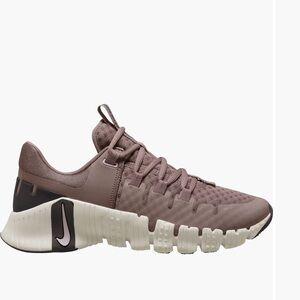 Nike Women's Sneakers in Brown and Cream